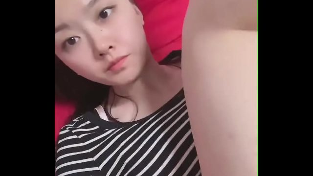Sex thủ dâm – Hot girl Trung Quốc móc lồn thủ dâm đến chảy nước